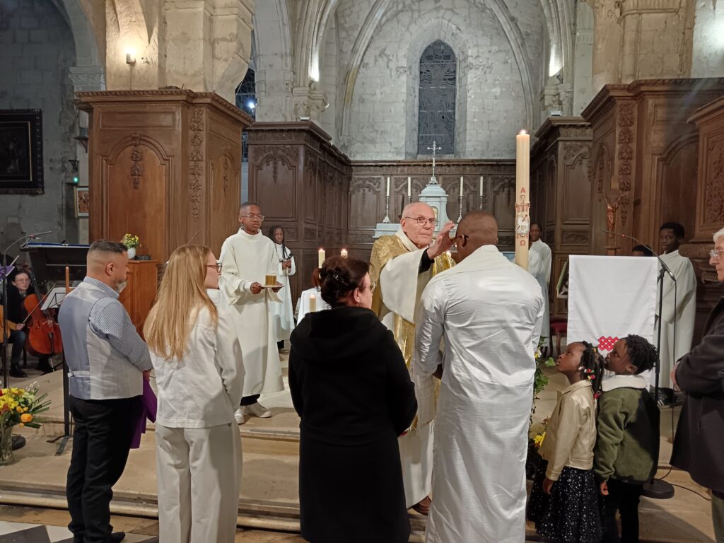 Veillée pascale à la Paroisse Saint Nicolas du Pays de Retz Samedi 4 avril 2026 – Maison du Parc puis Église Saint Nicolas img 20260404 220313